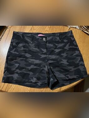 Isaac Mizrahi Black Camo Shorts with Pink Label